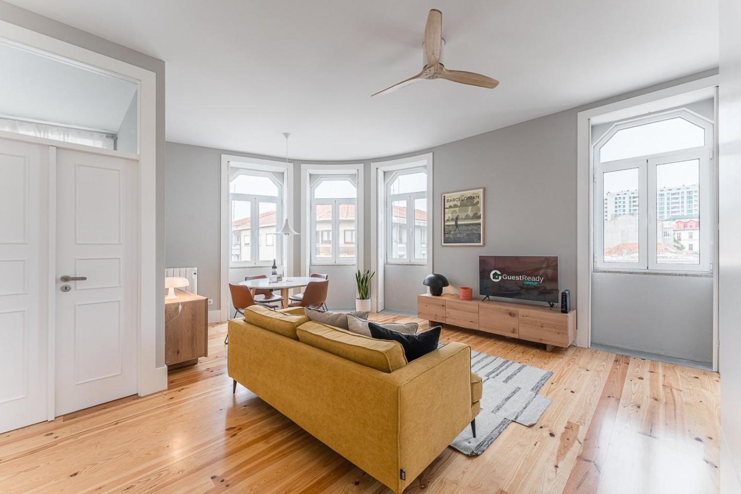 Guestready - Colorful Apt Near Agosto Station OOporto Extérieur photo
